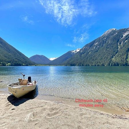 Private 2 Bedrooms Suite Near Hwy 1, Cultus Lake, Heritage Park, Fishing, Coliseum Chilliwack Exterior foto